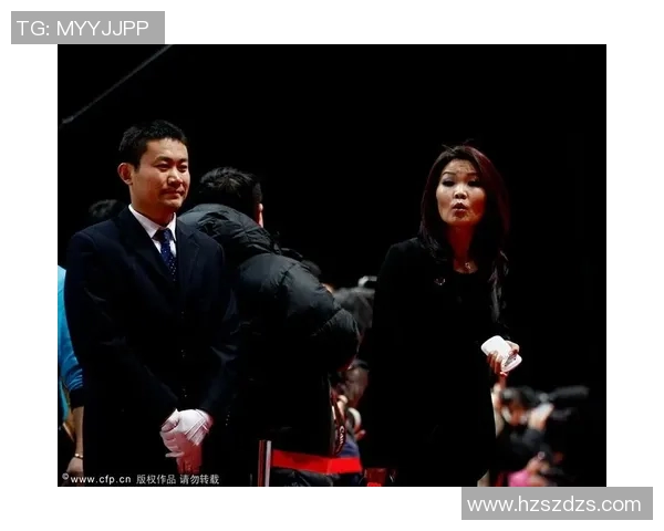 蓝球明星领衔足坛风云人物回顾与最新动态分析