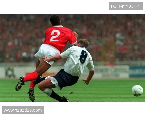 足球球星绿幕拍摄幕后揭秘展现赛场内外的真实瞬间 足球球星绿幕拍摄幕后揭秘展现赛场内外的真实瞬间